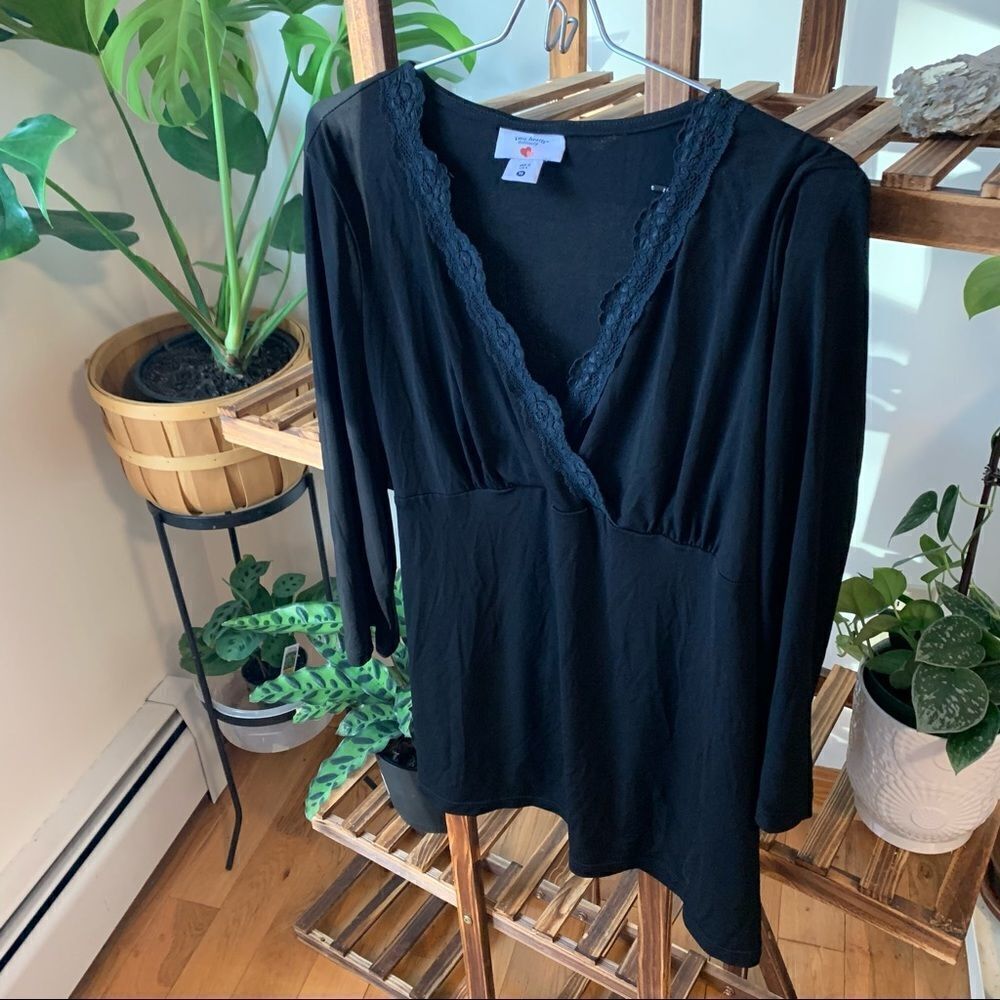 Maternity lace v neck Two Hearts brand tie at waist sz med black 3/4 sleeve